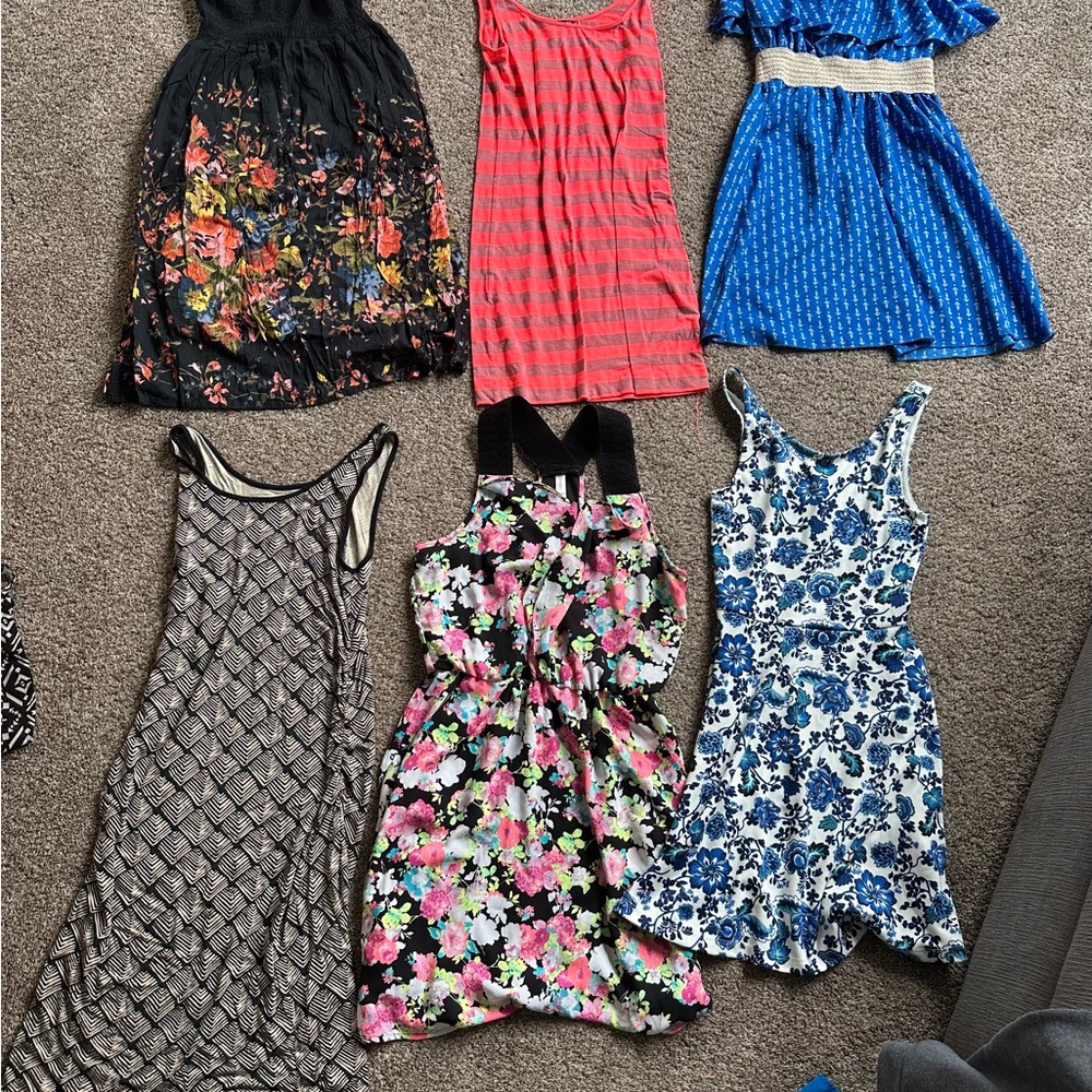 Women’s size small Floral and Patterned Dress lot